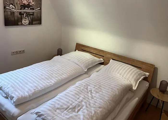 Weitblick Auf Berg, Wald Und Wiese *